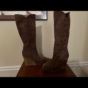 Beautiful European brown suede detailed leather boots.